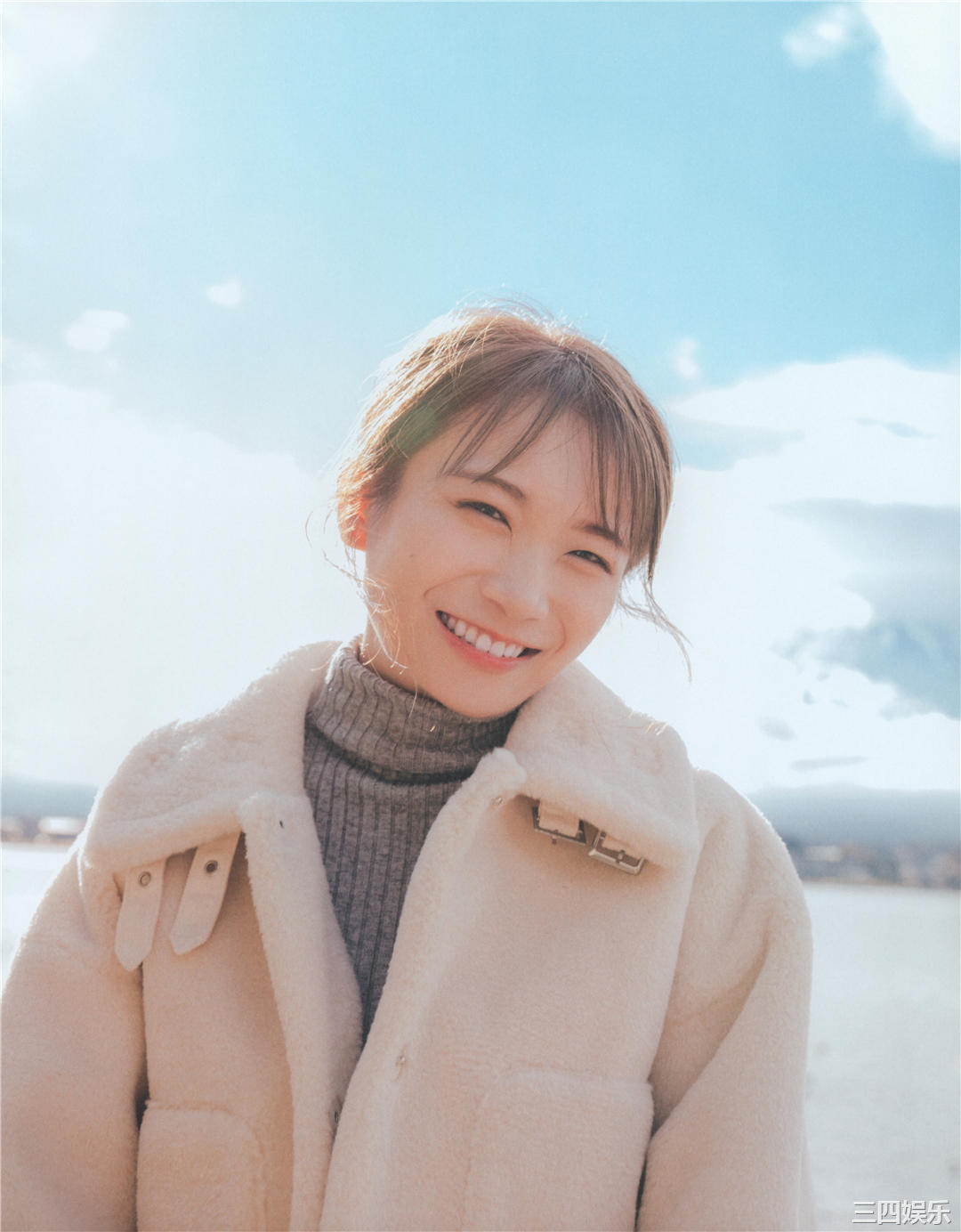 秋元真夏写真集《振り返れば、乃木坂》高清全本