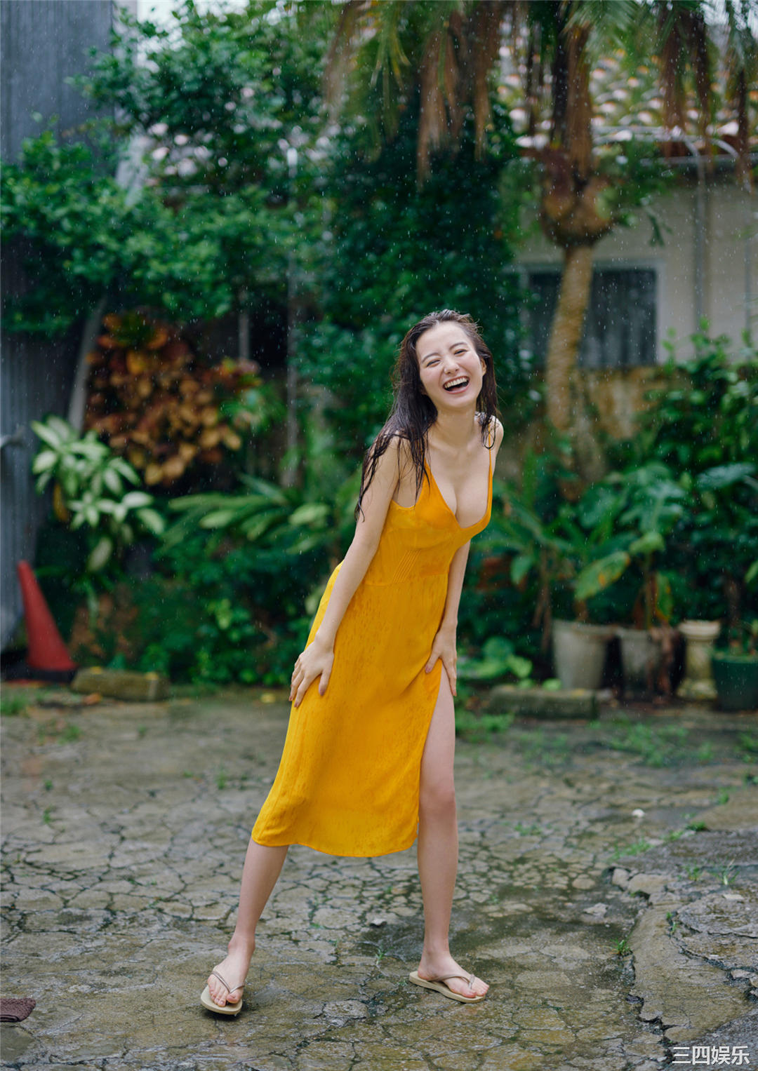 高田里穗写真集《完成された未完成》高清全本