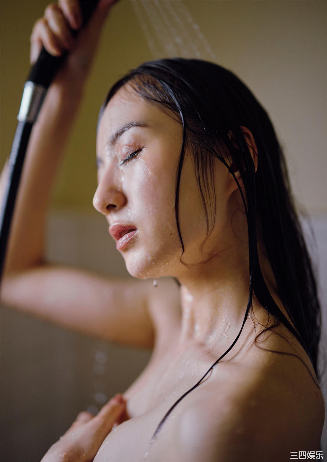 高田里穗写真集《完成された未完成》高清全本