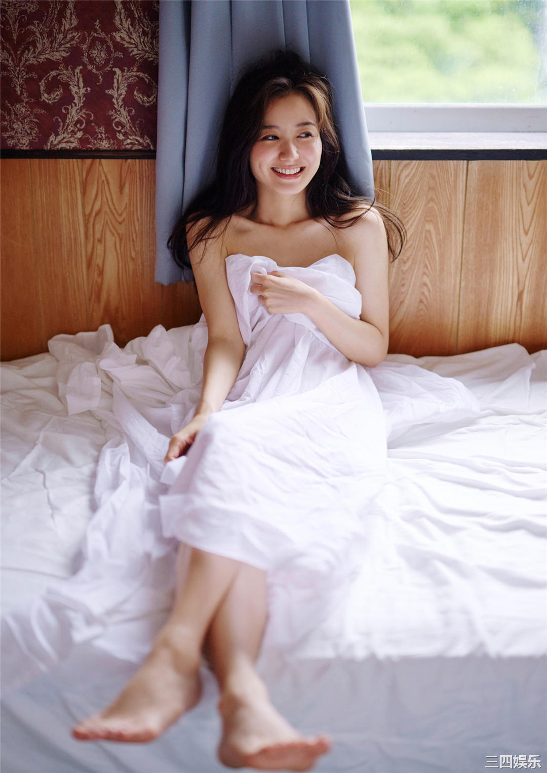 高田里穗写真集《完成された未完成》高清全本