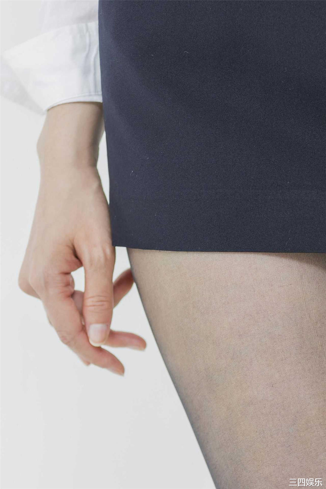 冈户雅树摄影作品《ふとももデルタ》高清全本