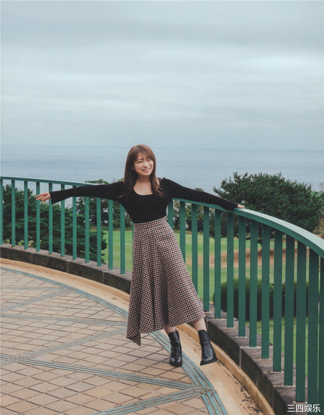 秋元真夏写真集《振り返れば、乃木坂》高清全本