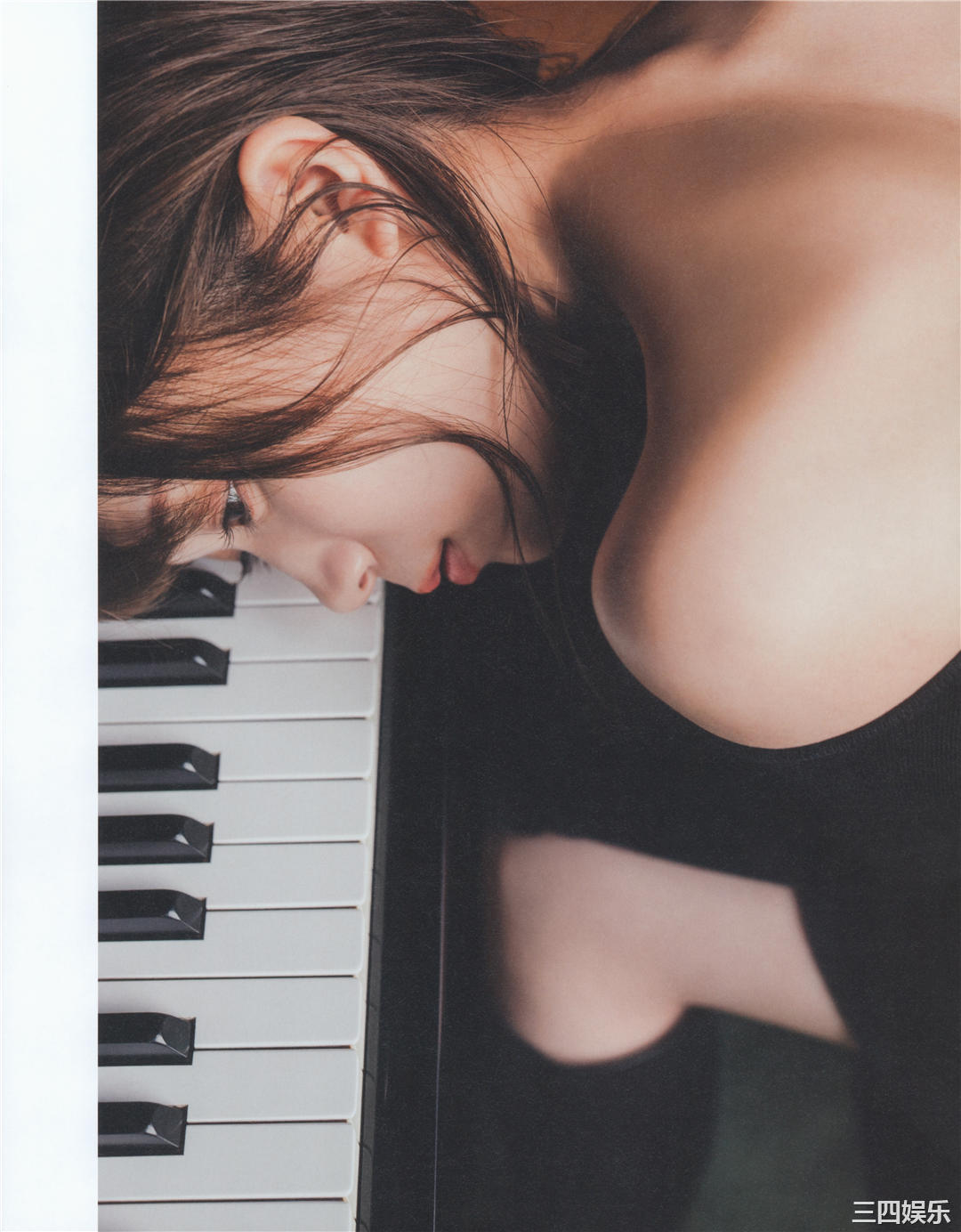 秋元真夏写真集《振り返れば、乃木坂》高清全本