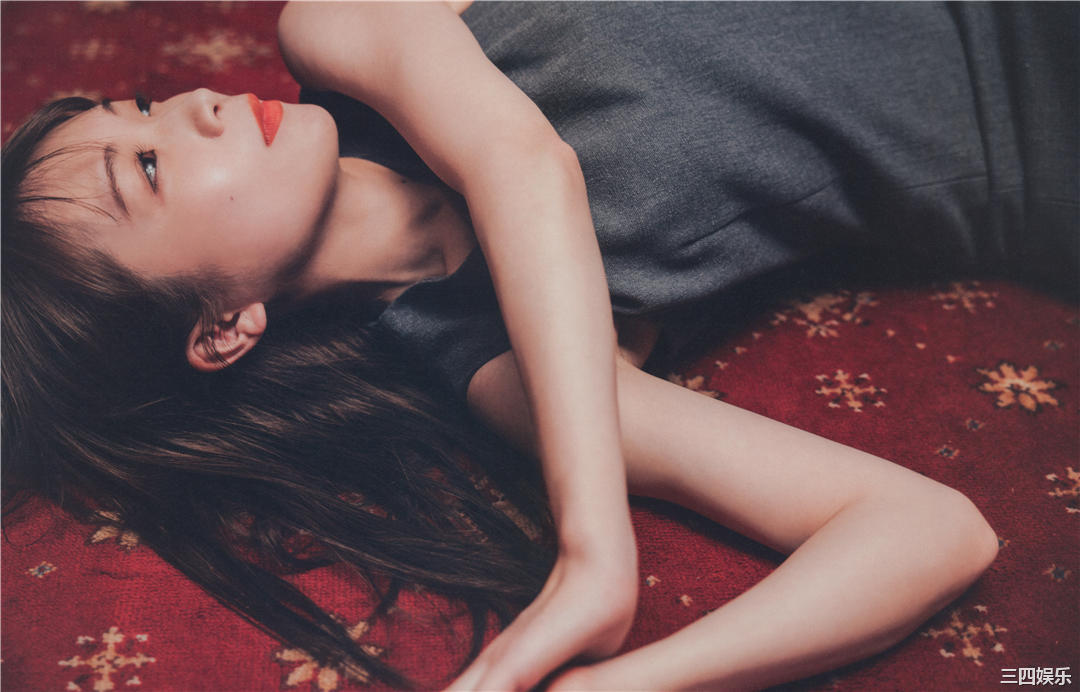 秋元真夏写真集《振り返れば、乃木坂》高清全本