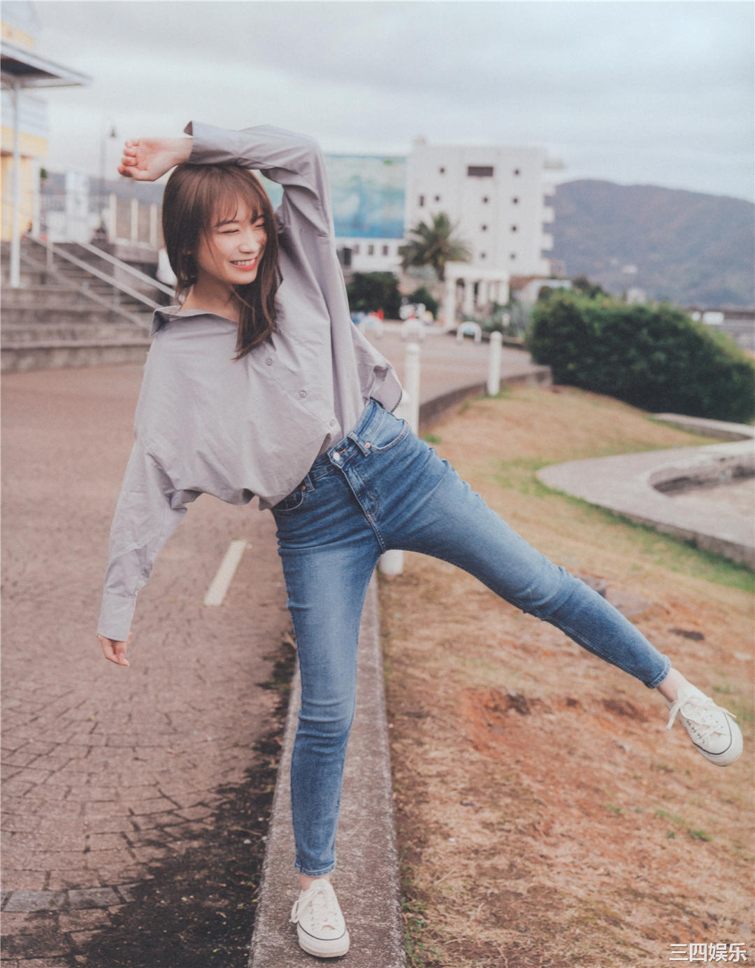 秋元真夏写真集《振り返れば、乃木坂》高清全本