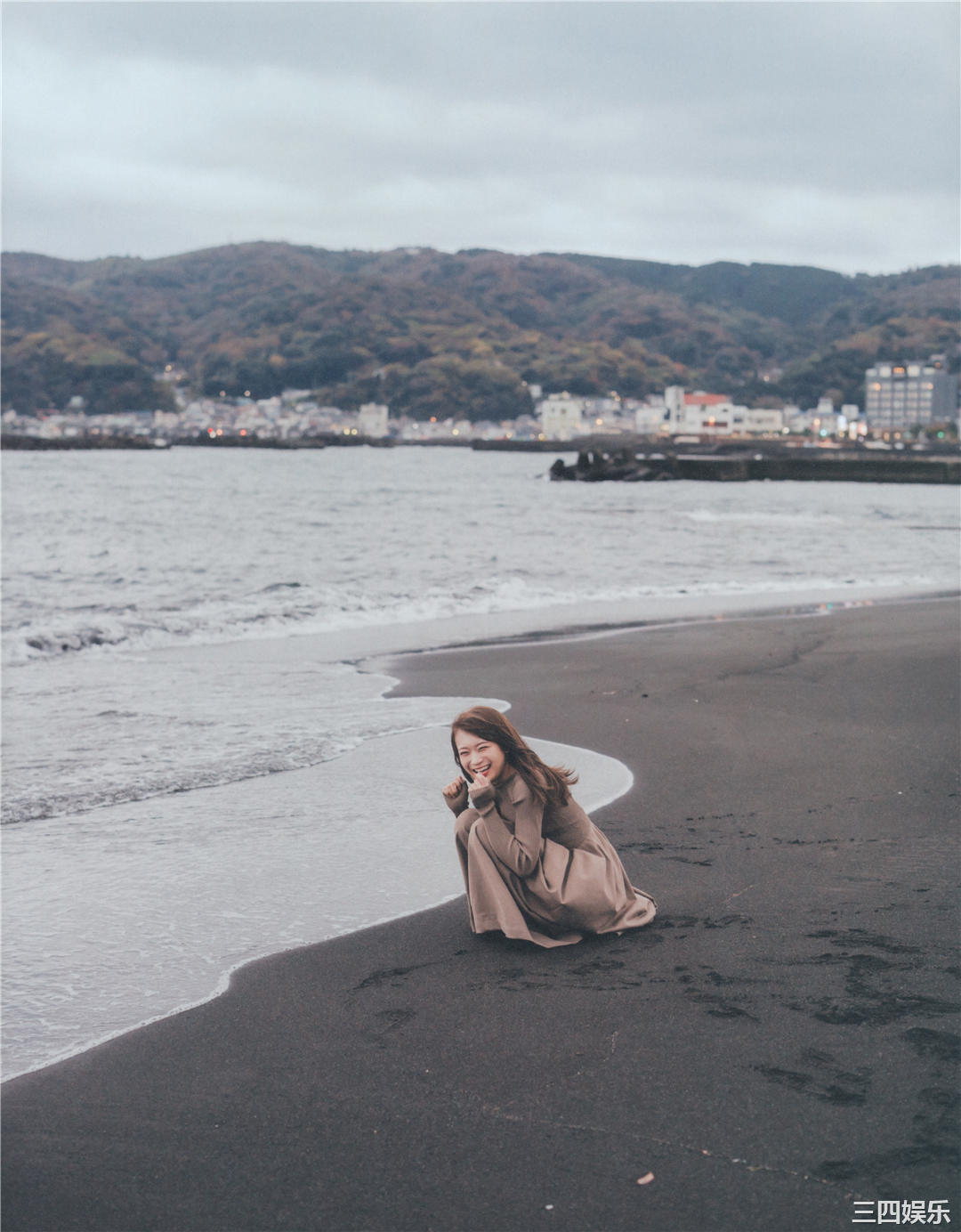 秋元真夏写真集《振り返れば、乃木坂》高清全本