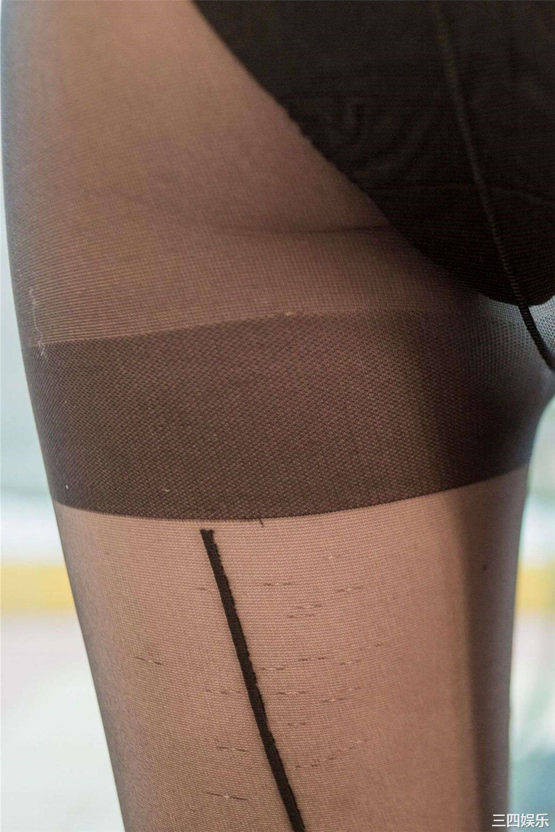 冈户雅树摄影作品《ふとももデルタ》高清全本