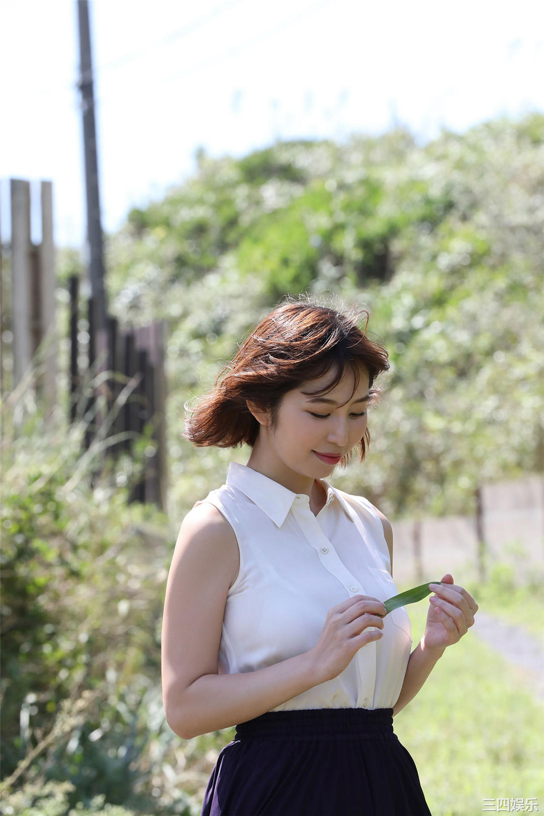 塩地美澄写真集《日本一のフェロモン美女アナと官能トリップ》高清全本