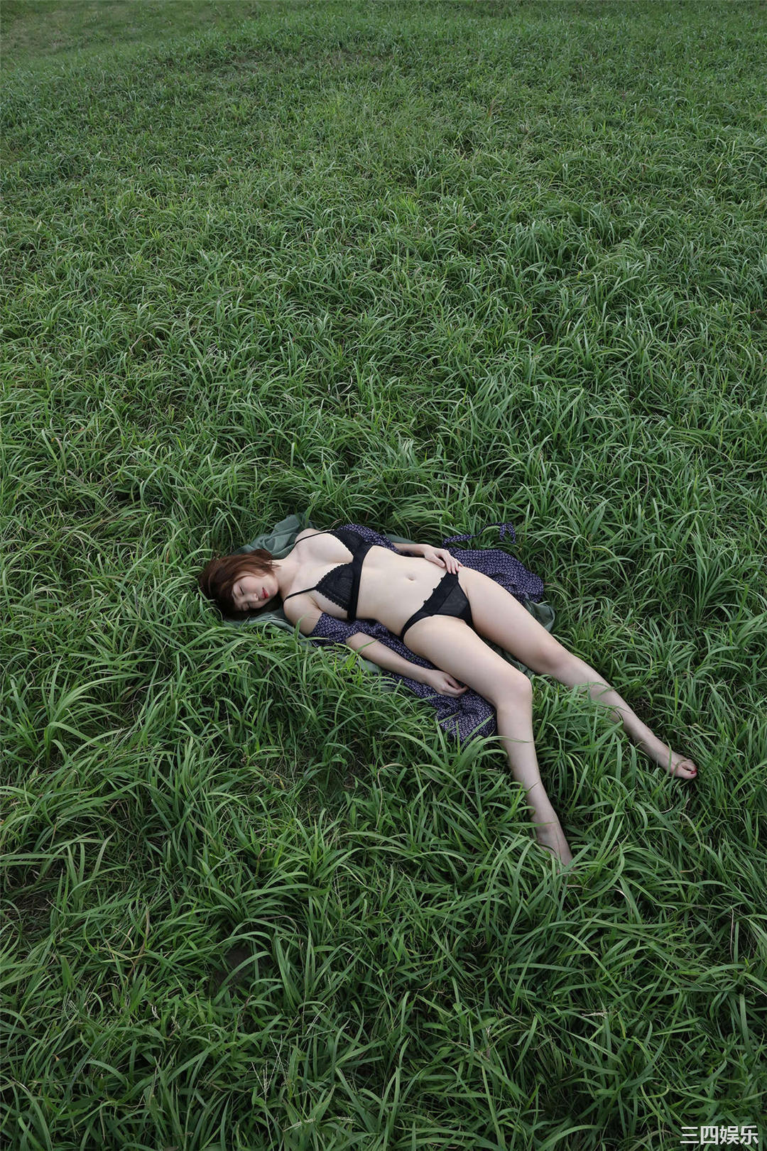 塩地美澄写真集《日本一のフェロモン美女アナと官能トリップ》高清全本