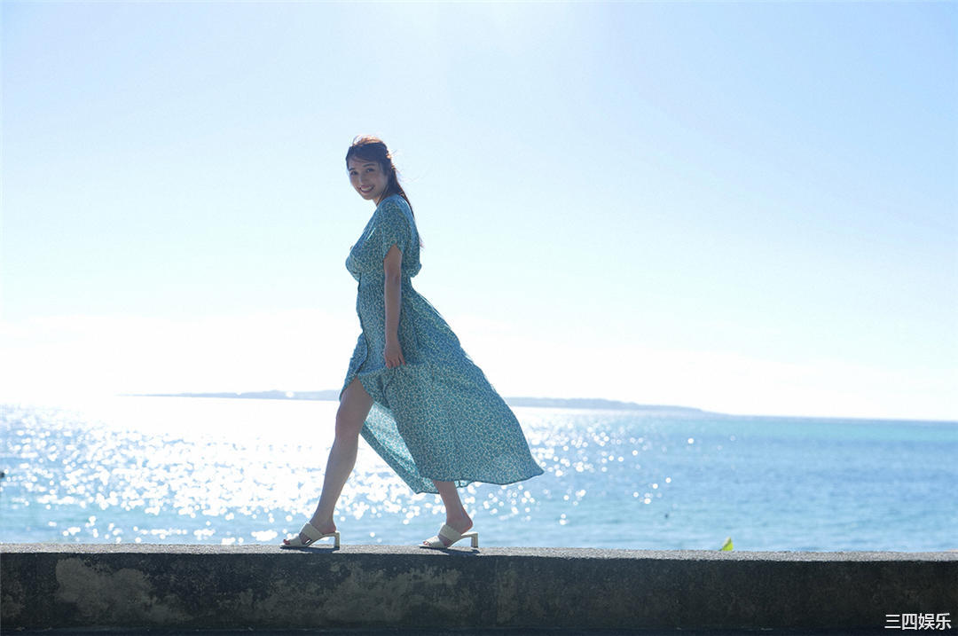 村岛未悠写真集《 スペシャル写真集「虹色の女神」》