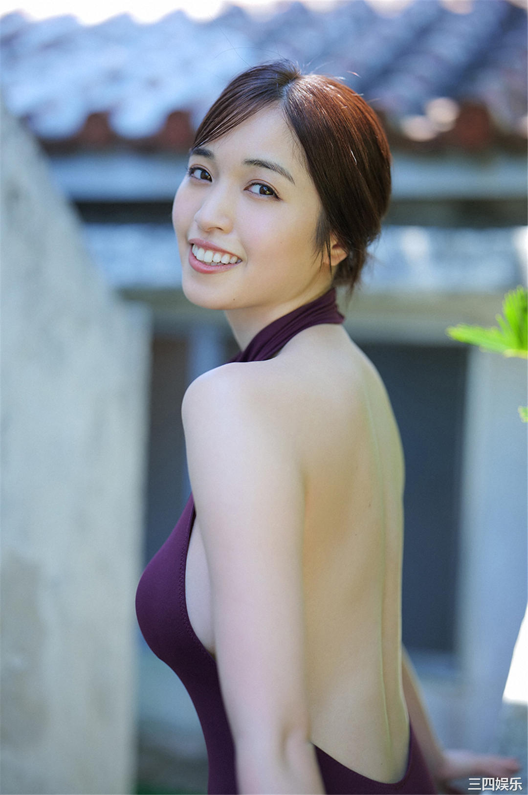 村岛未悠写真集《 スペシャル写真集「虹色の女神」》