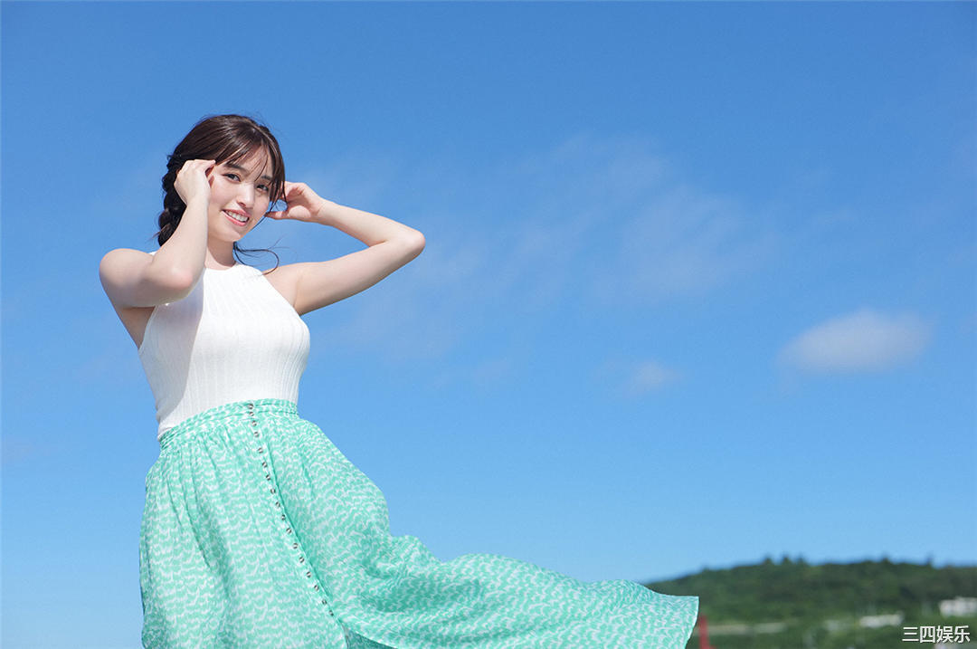 村岛未悠写真集《 スペシャル写真集「虹色の女神」》