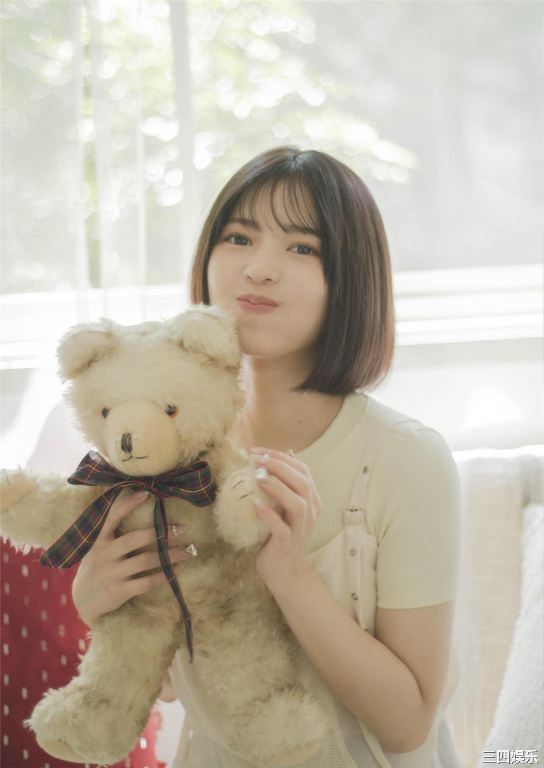 新井椎夏1ST写真集《うれしいな》高清全本