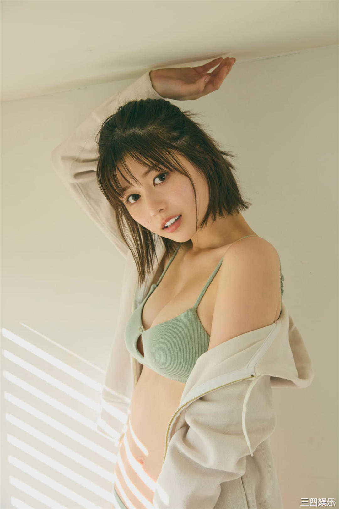 冴木柚叶写真集《完全未公開100カット＆ムービー》高清全本