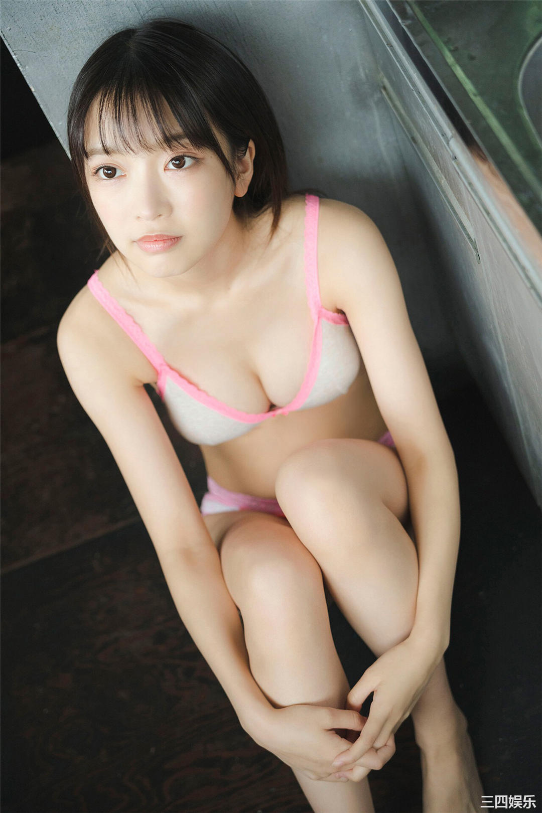 吉泽朱音写真集《TRIANGLE LOVE－朱音の場合》高清全本