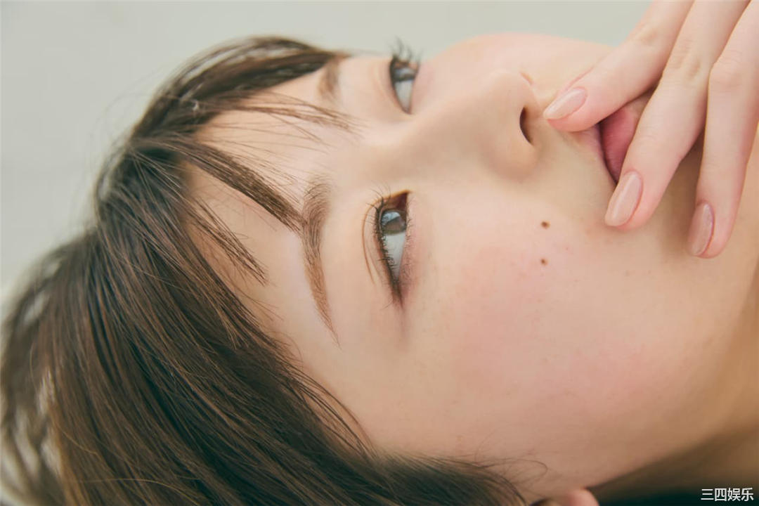 冴木柚叶写真集《完全未公開100カット＆ムービー》高清全本