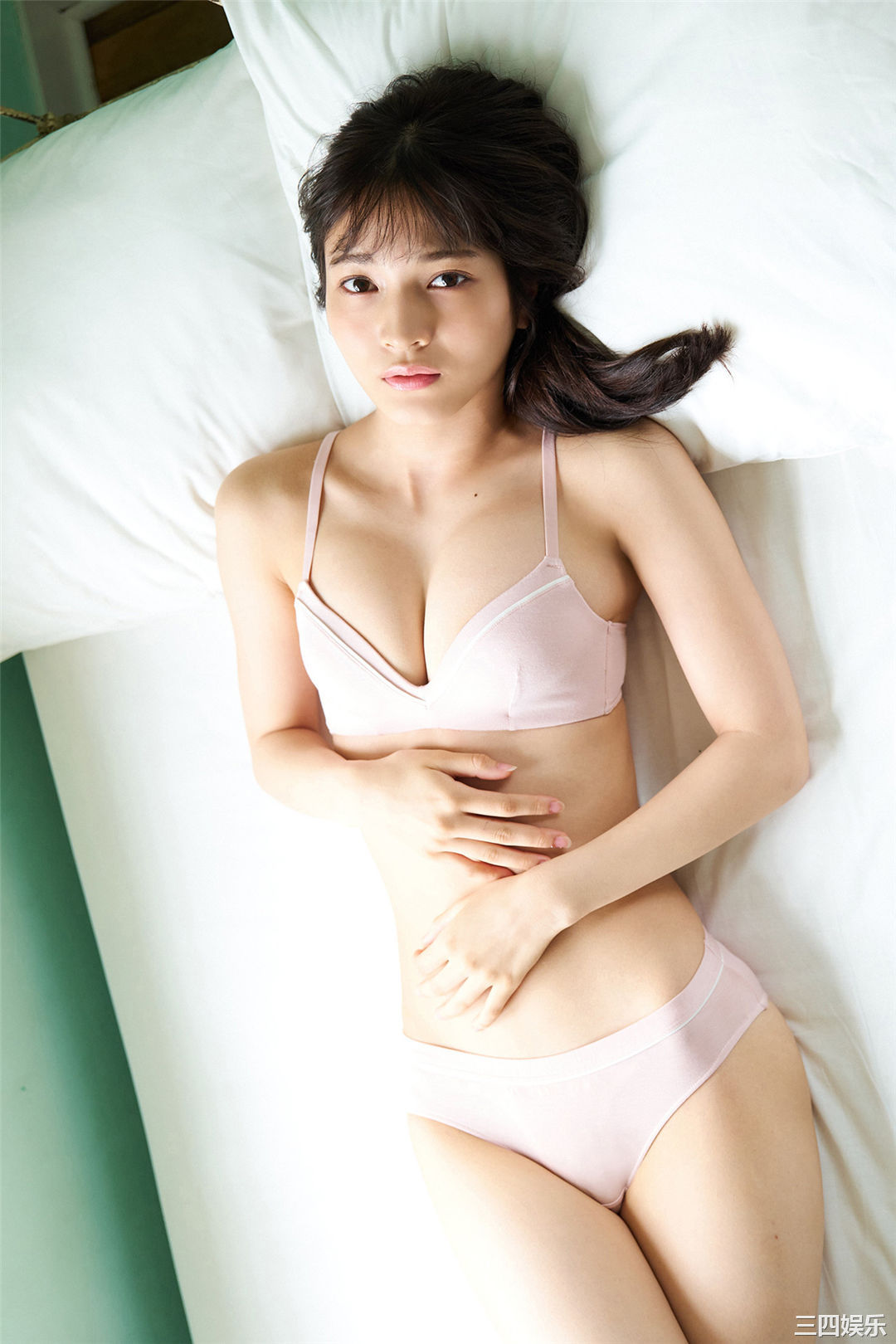 黑崎菜菜子写真集《18歳、原石、輝く》高清全本
