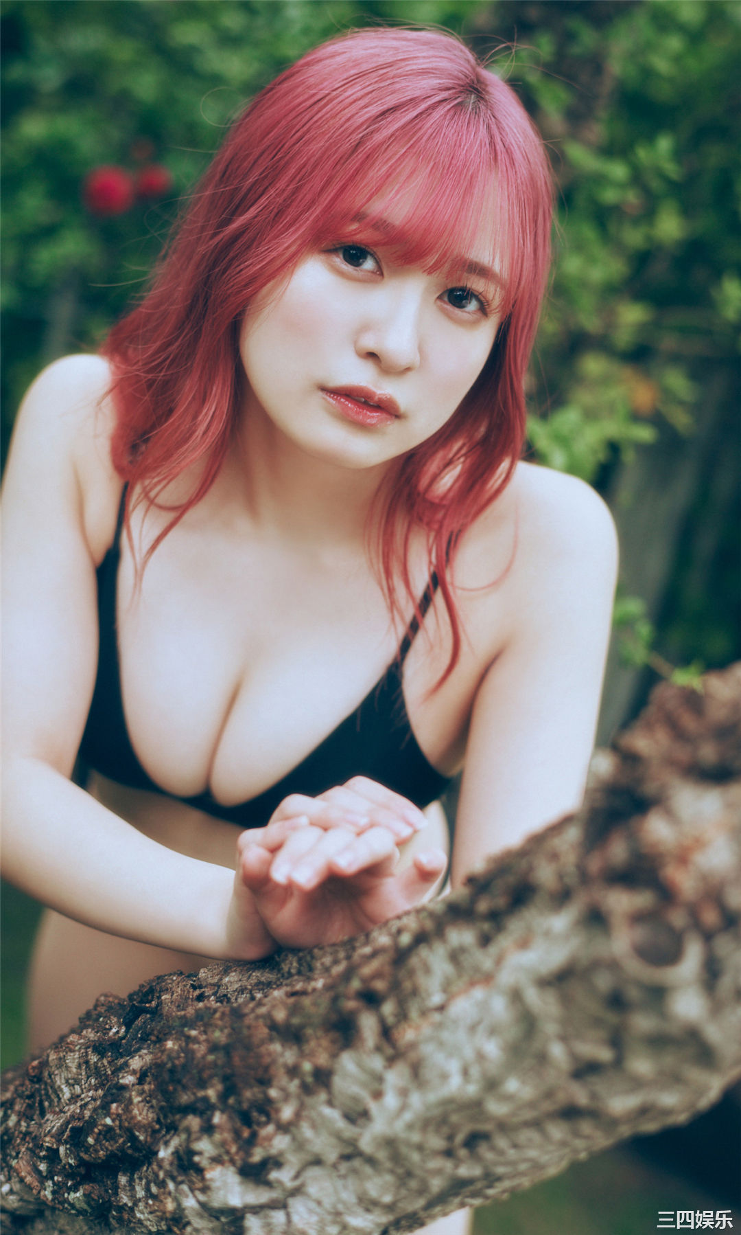 早川渚纱写真集《梅雨なピンクダーク》高清全本