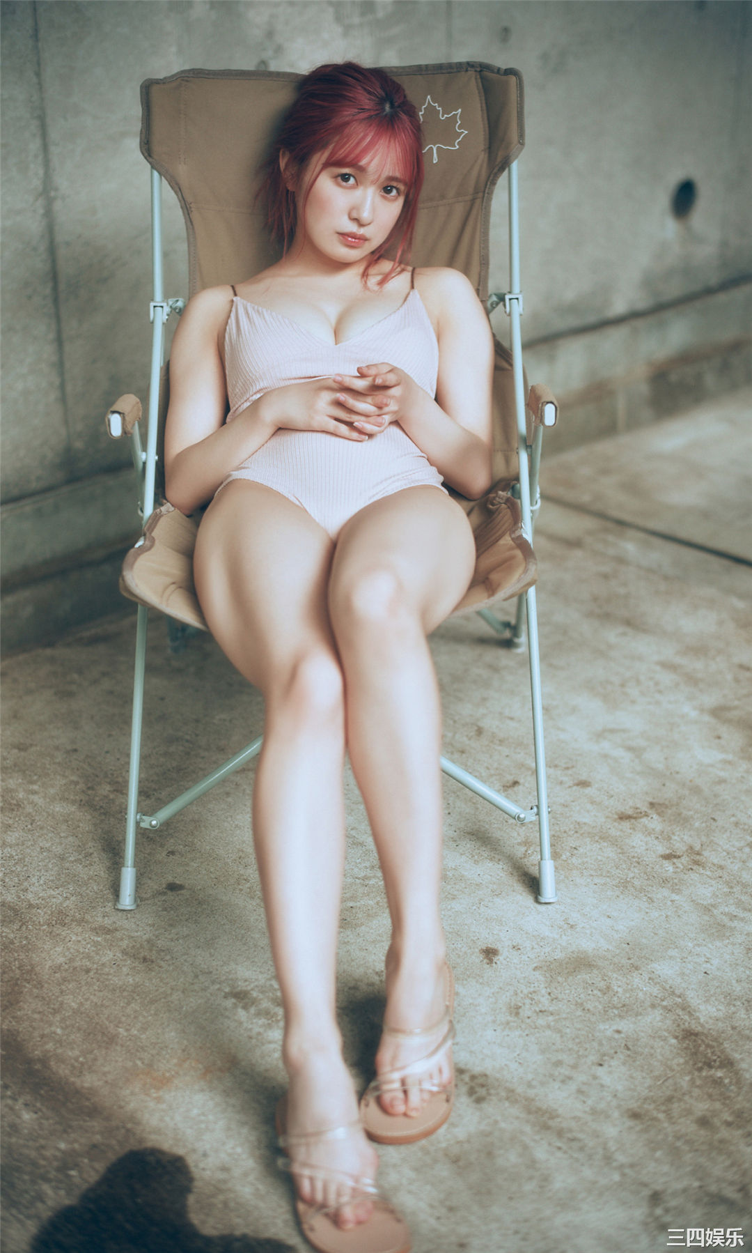 早川渚纱写真集《梅雨なピンクダーク》高清全本