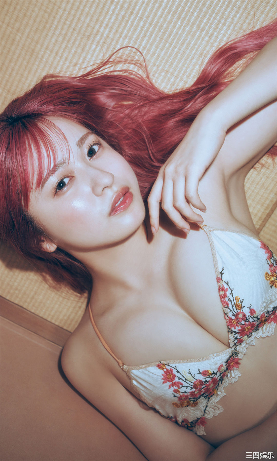 早川渚纱写真集《梅雨なピンクダーク》高清全本