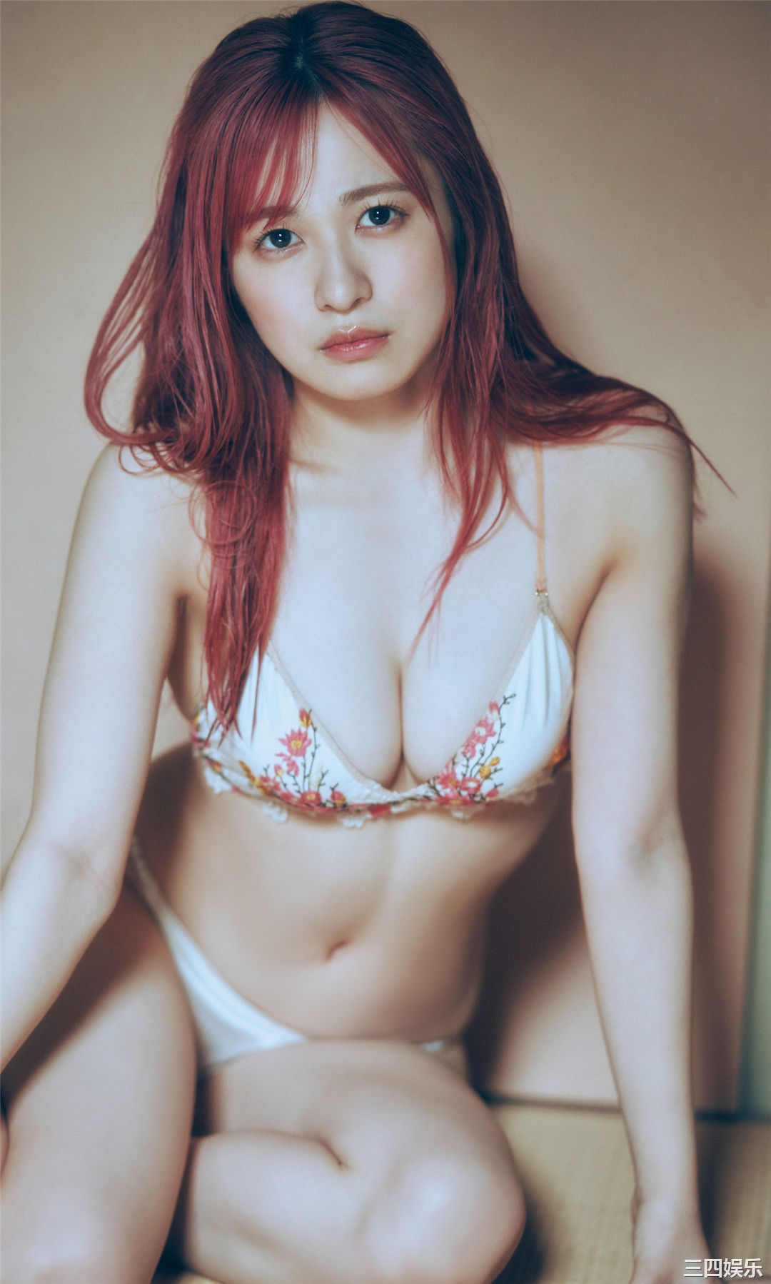 早川渚纱写真集《梅雨なピンクダーク》高清全本