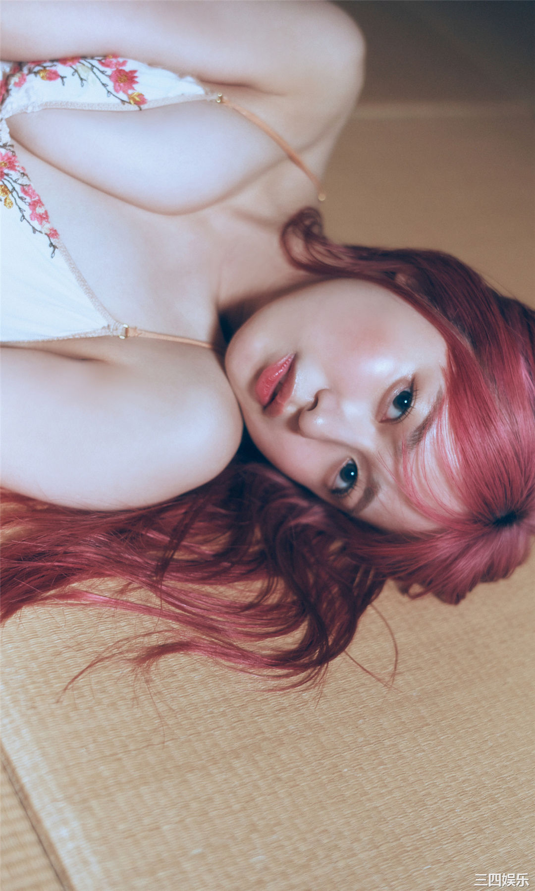 早川渚纱写真集《梅雨なピンクダーク》高清全本