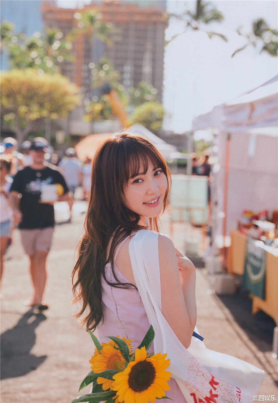 加藤史帆1ST写真集《＃会いたい》高清全本