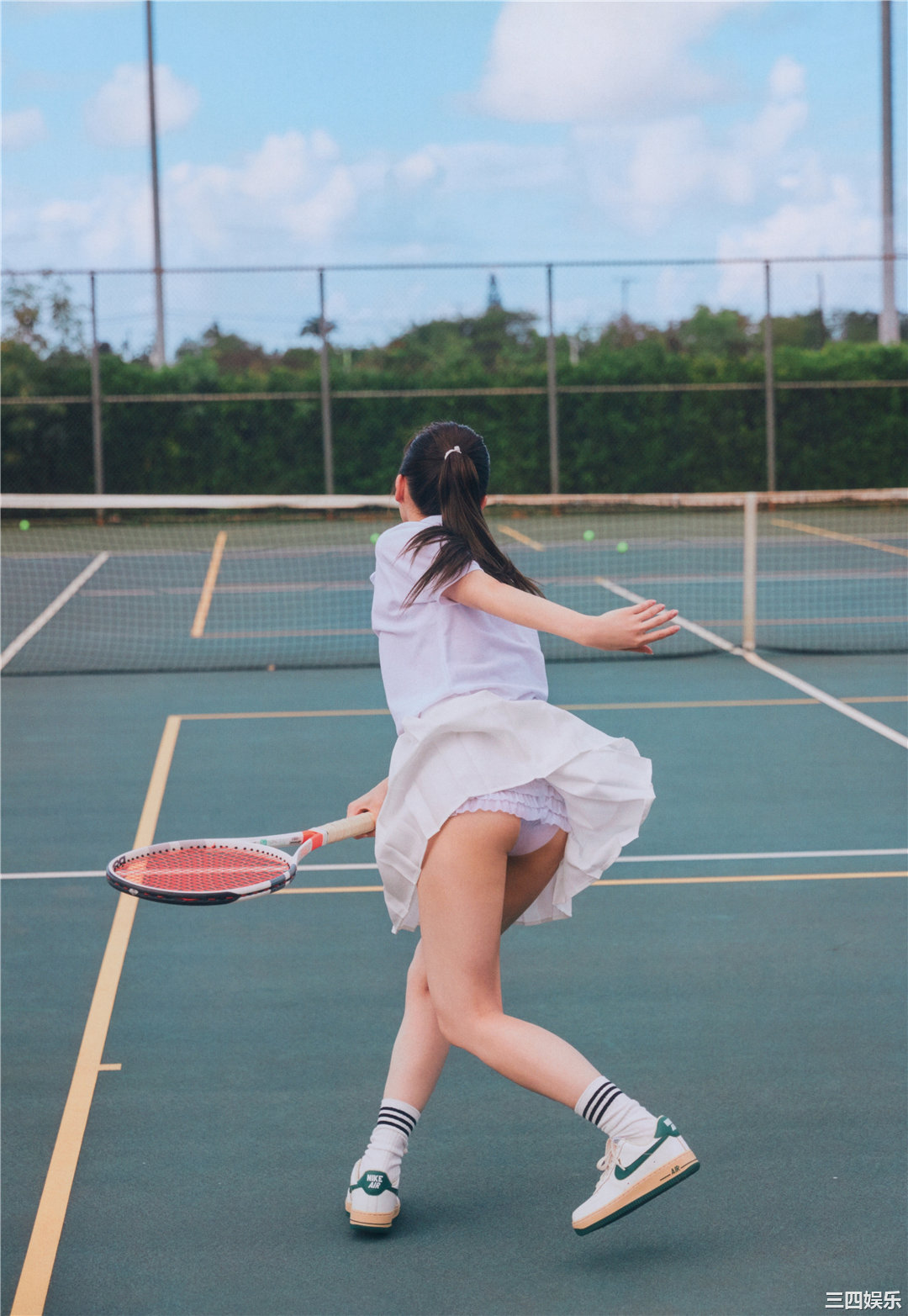 加藤史帆1ST写真集《＃会いたい》高清全本