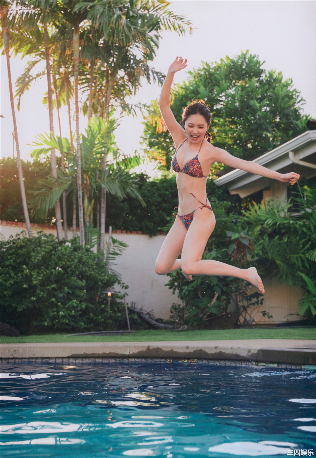 加藤史帆1ST写真集《＃会いたい》高清全本