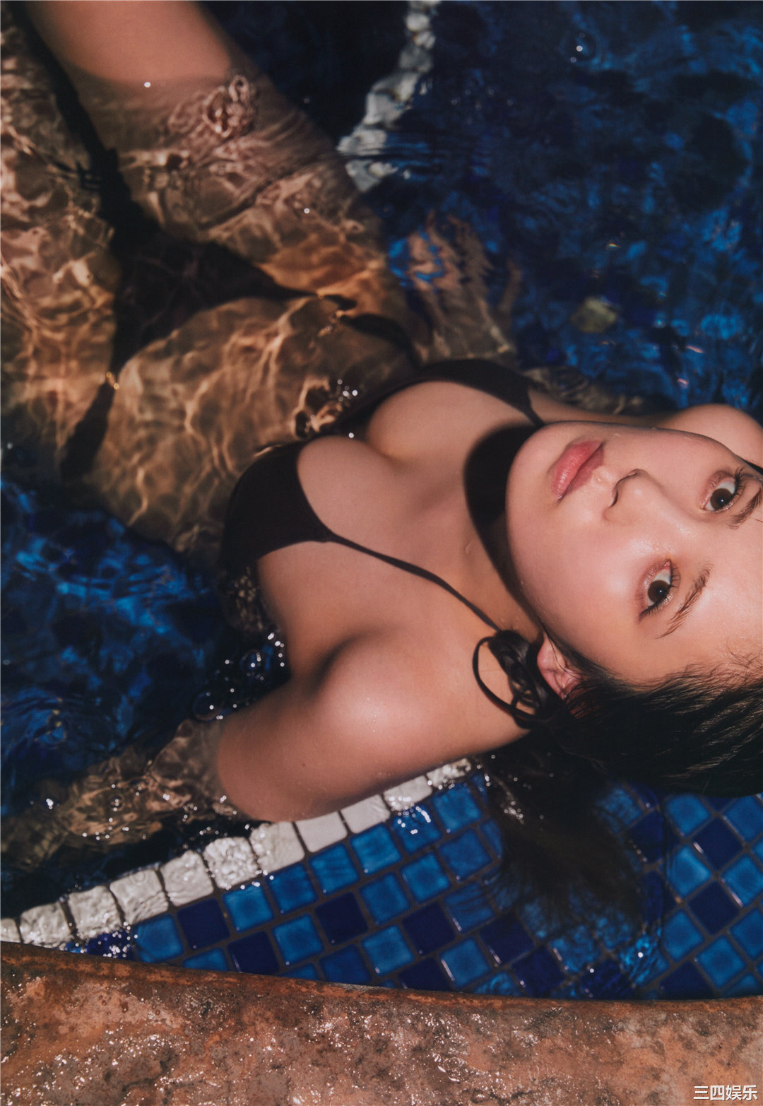 加藤史帆1ST写真集《＃会いたい》高清全本