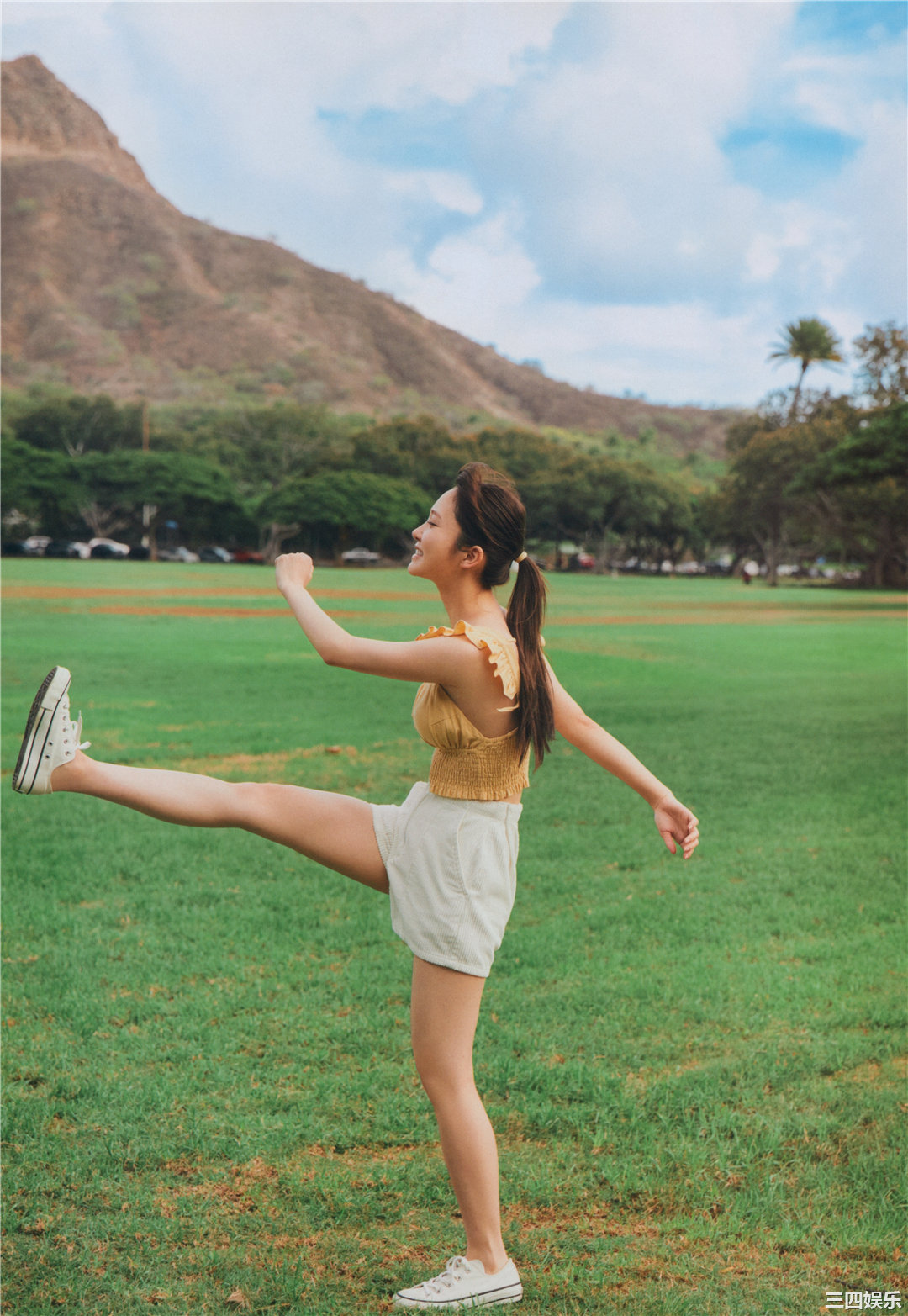 加藤史帆1ST写真集《＃会いたい》高清全本