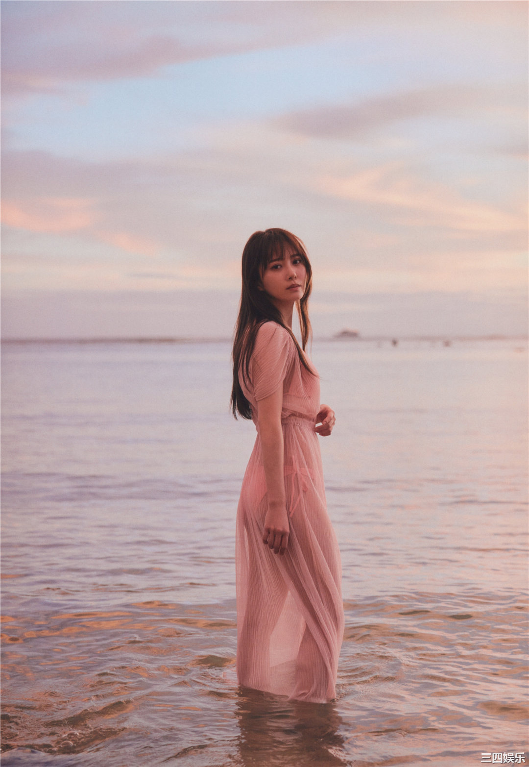 加藤史帆1ST写真集《＃会いたい》高清全本