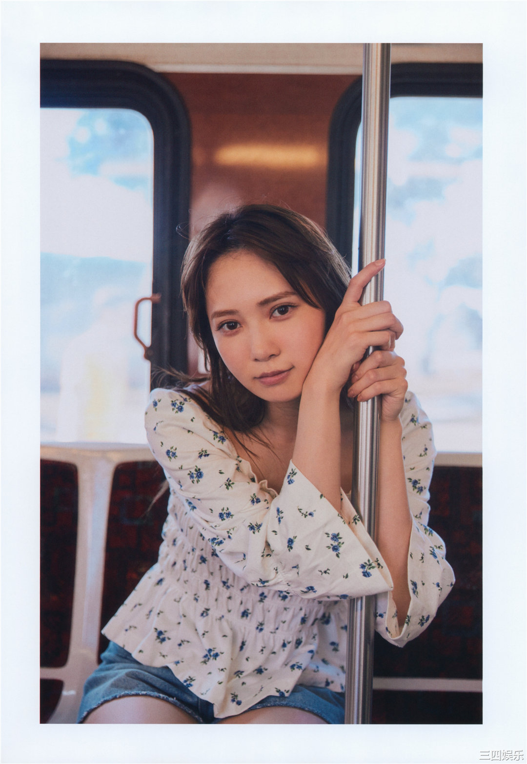 加藤史帆1ST写真集《＃会いたい》高清全本