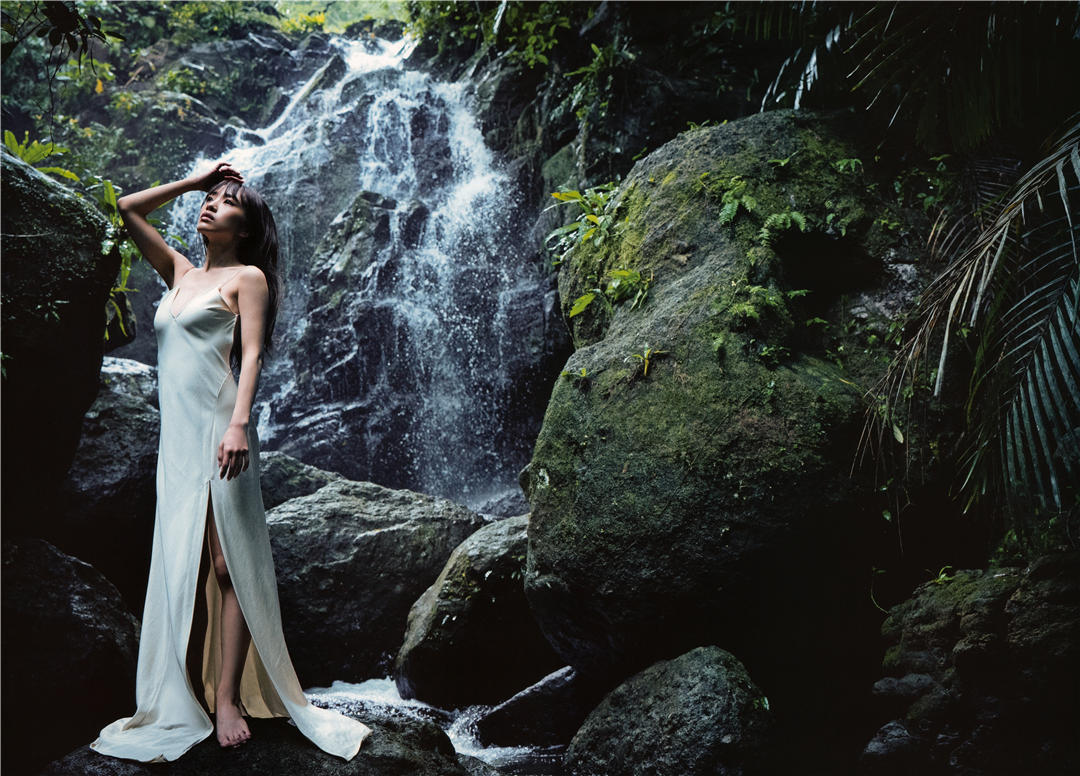 向井地美音1ST写真集《胸騒ぎの正体》高清全本