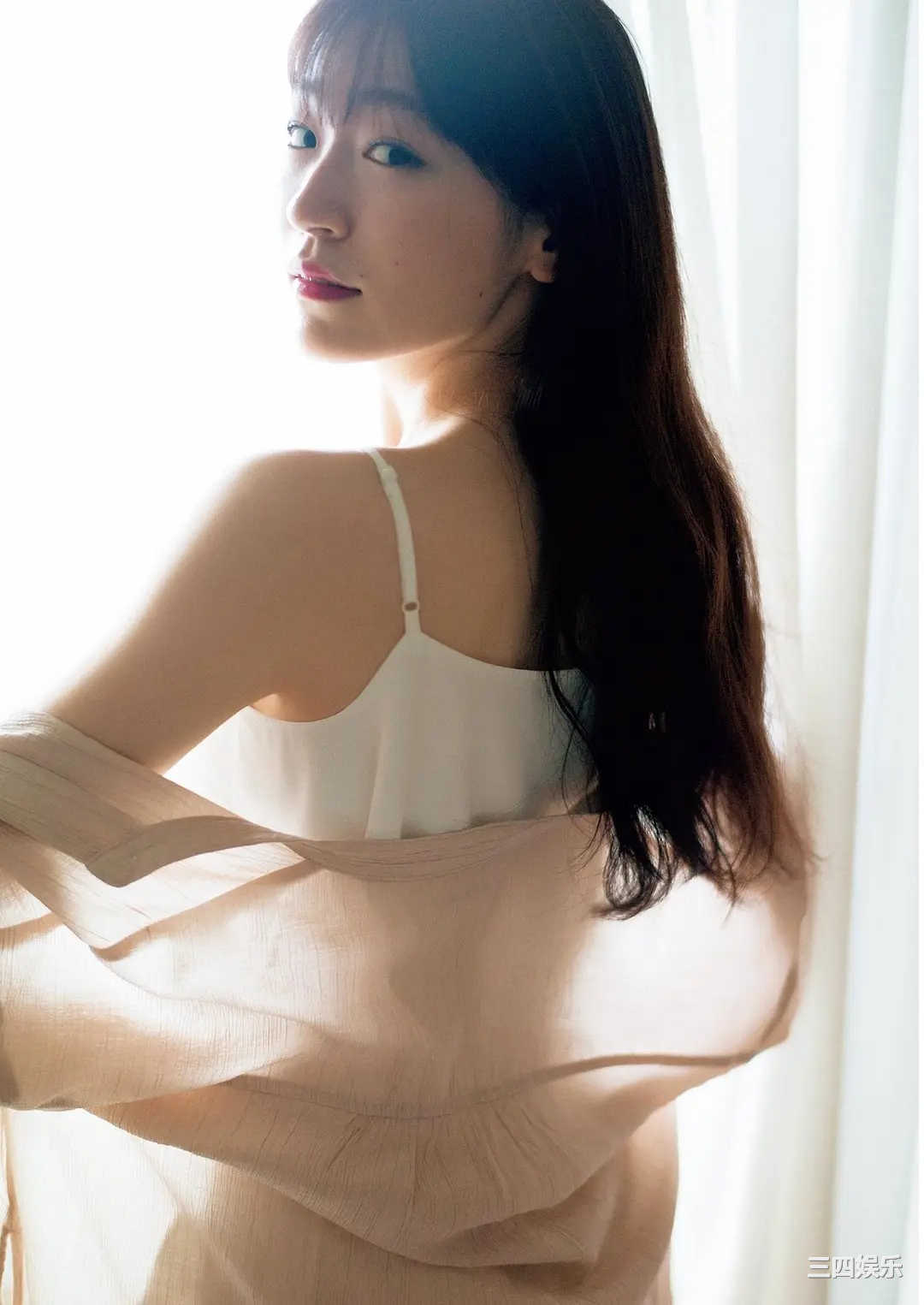 前岛亚美写真集《白群》高清全本