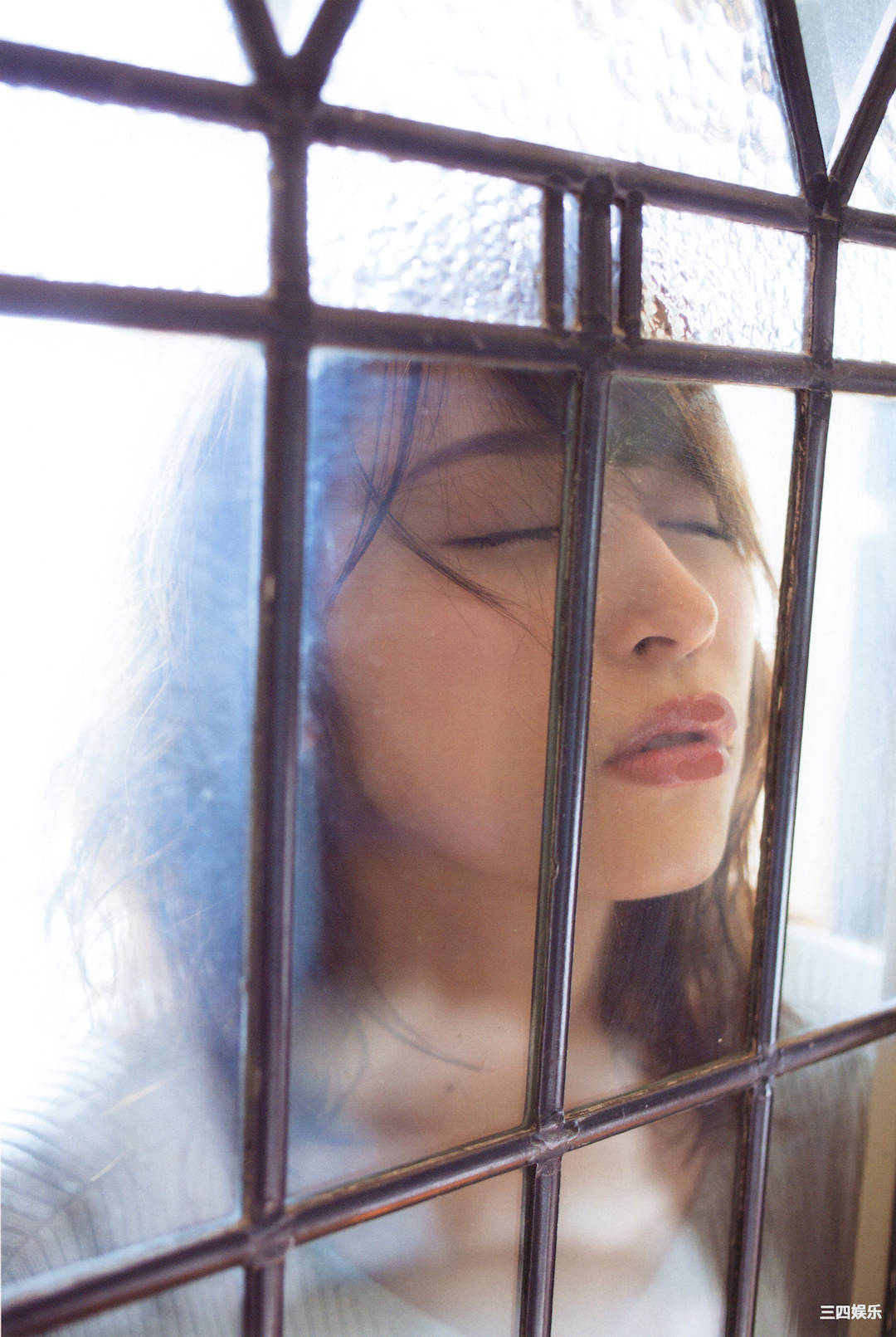 卫藤美彩写真集《話を聞こうか。》高清全本