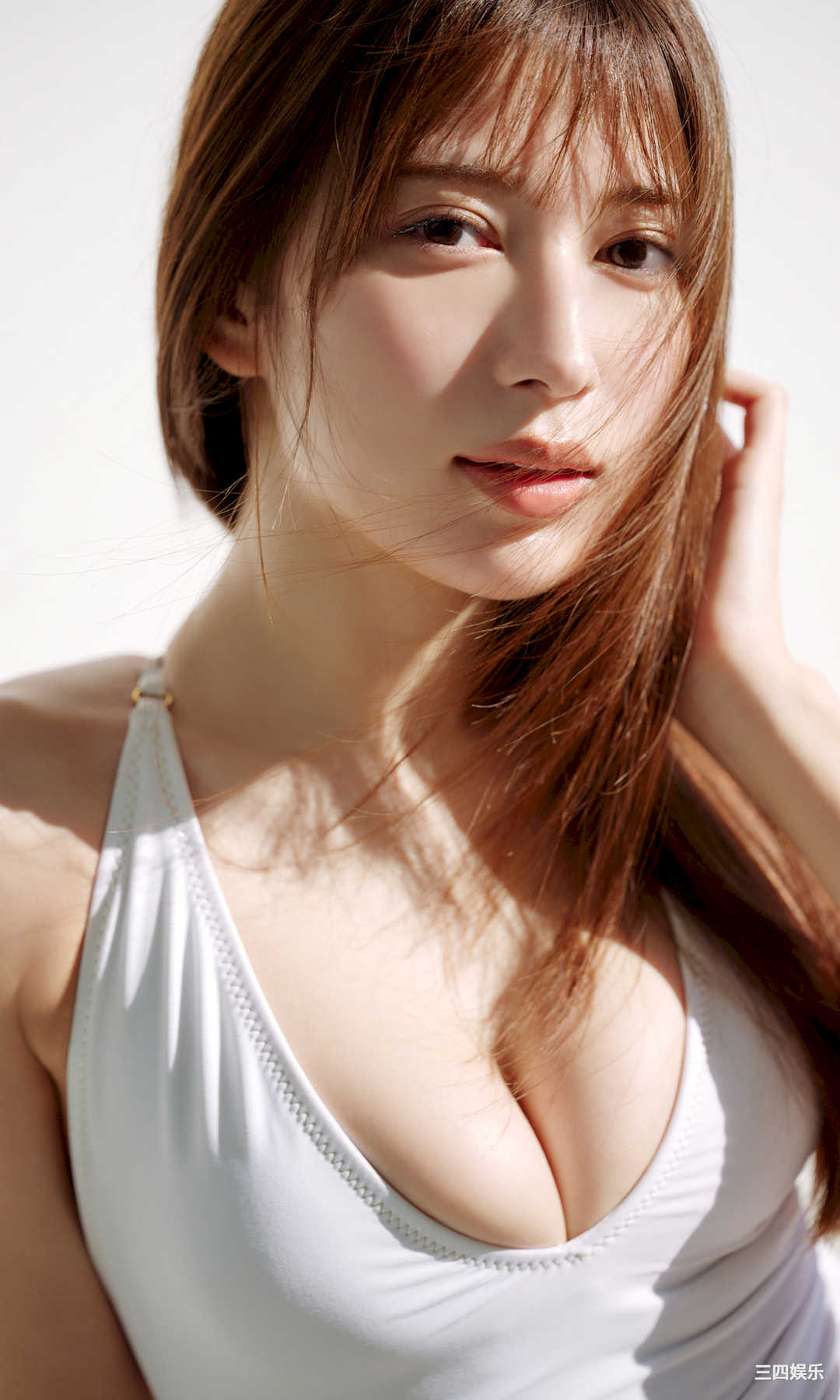 雪平莉左写真集《凜として、純白。》高清全本