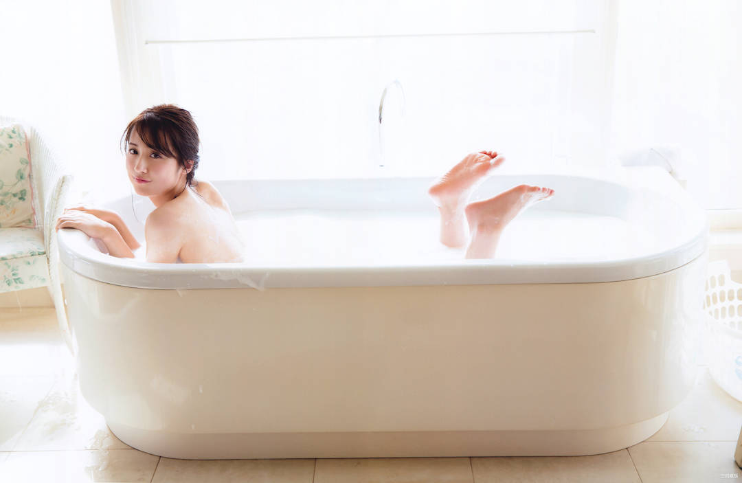 卫藤美彩写真集《話を聞こうか。》高清全本