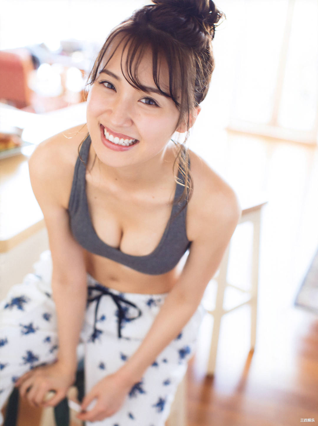 卫藤美彩写真集《話を聞こうか。》高清全本