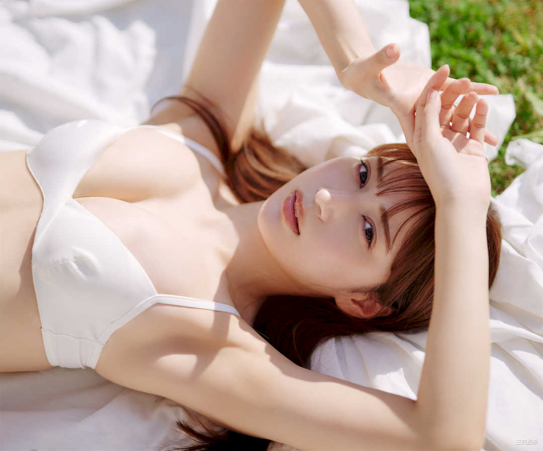 雪平莉左写真集《凜として、純白。》高清全本