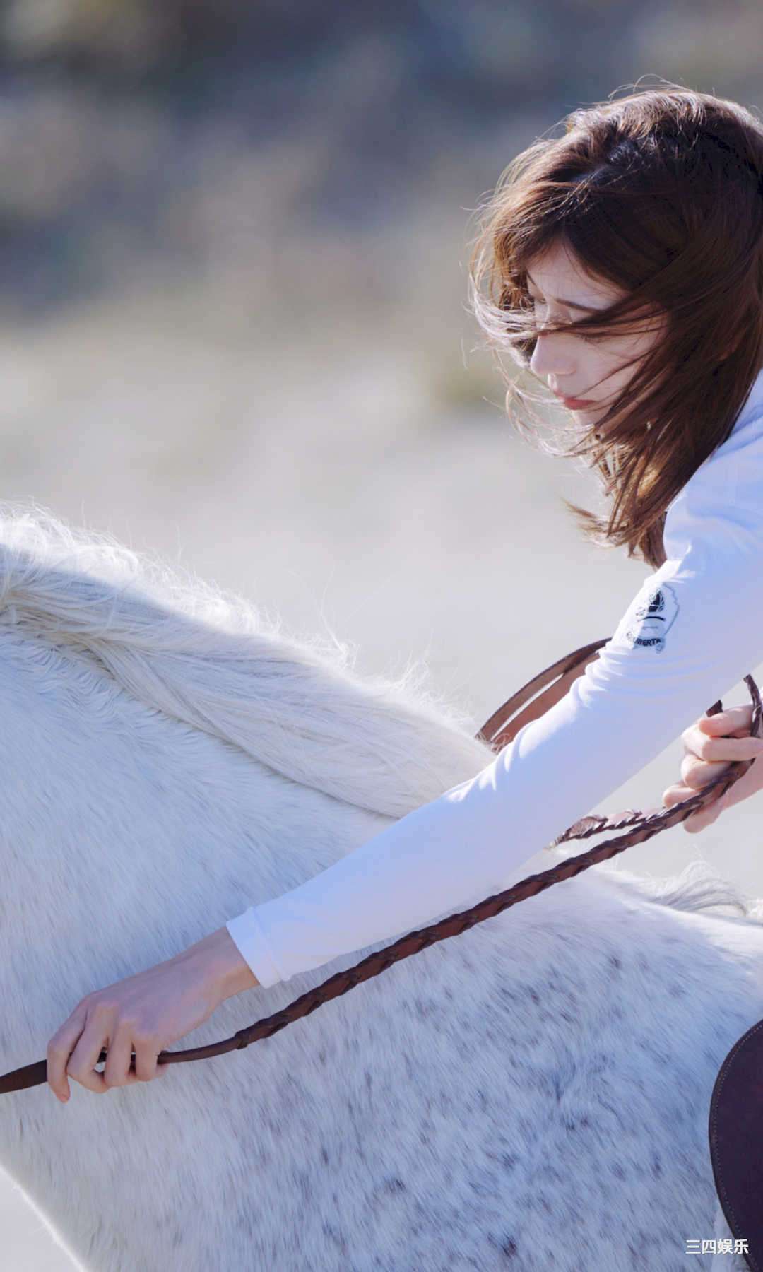 雪平莉左写真集《凜として、純白。》高清全本