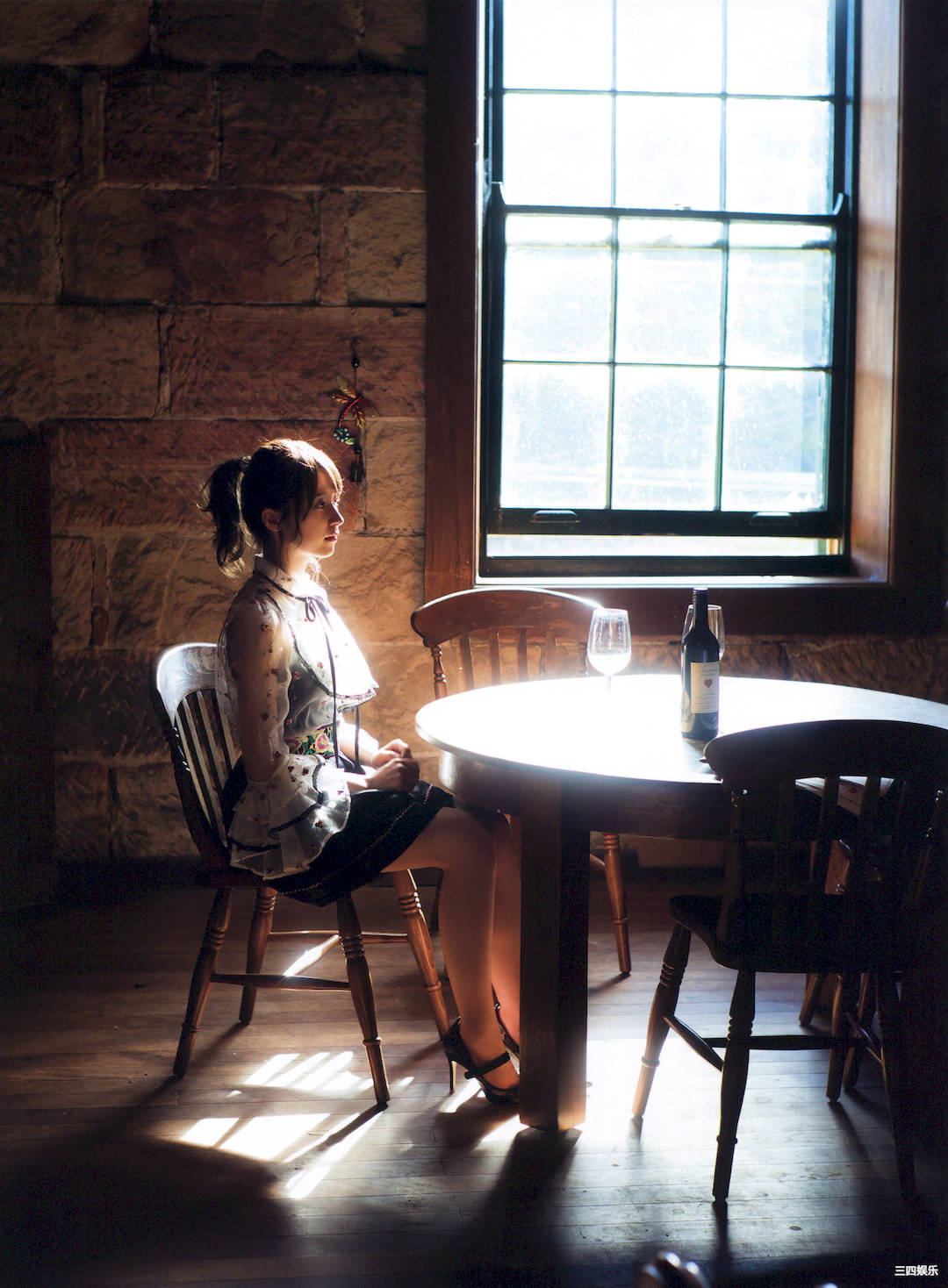 卫藤美彩写真集《話を聞こうか。》高清全本