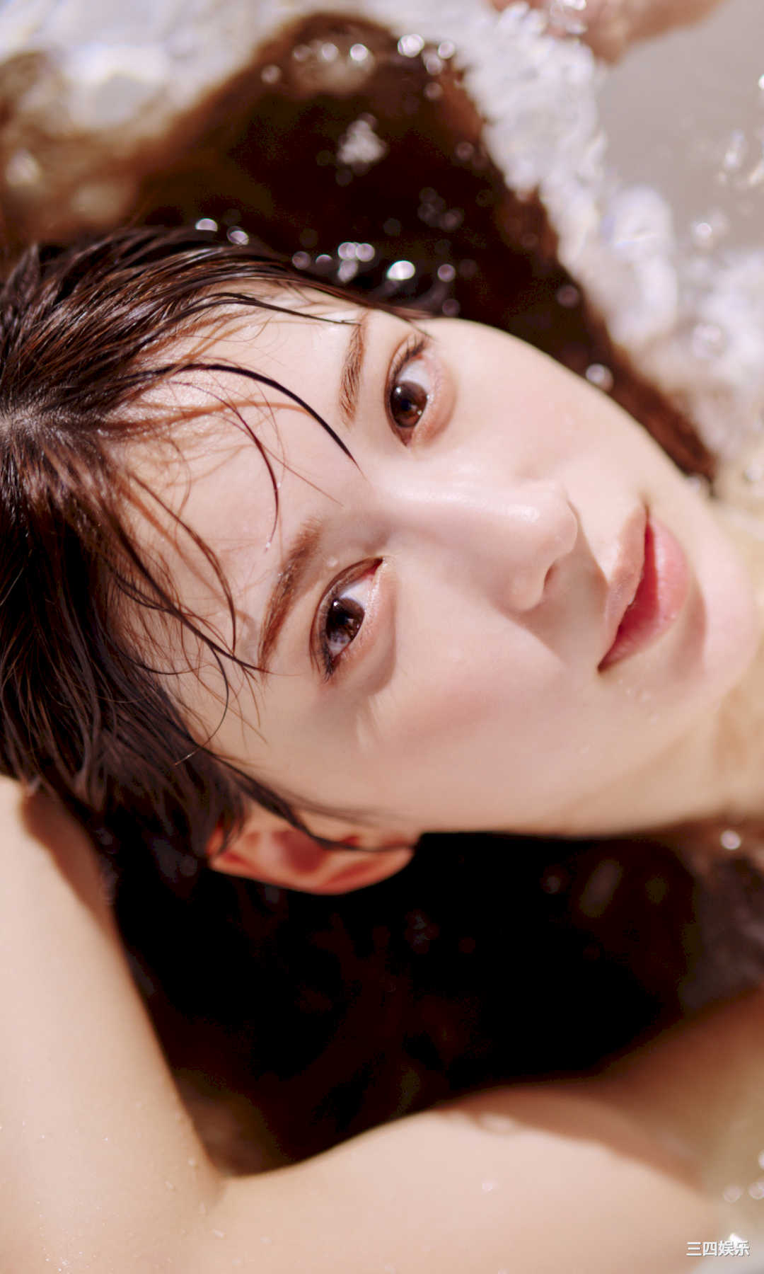 雪平莉左写真集《凜として、純白。》高清全本