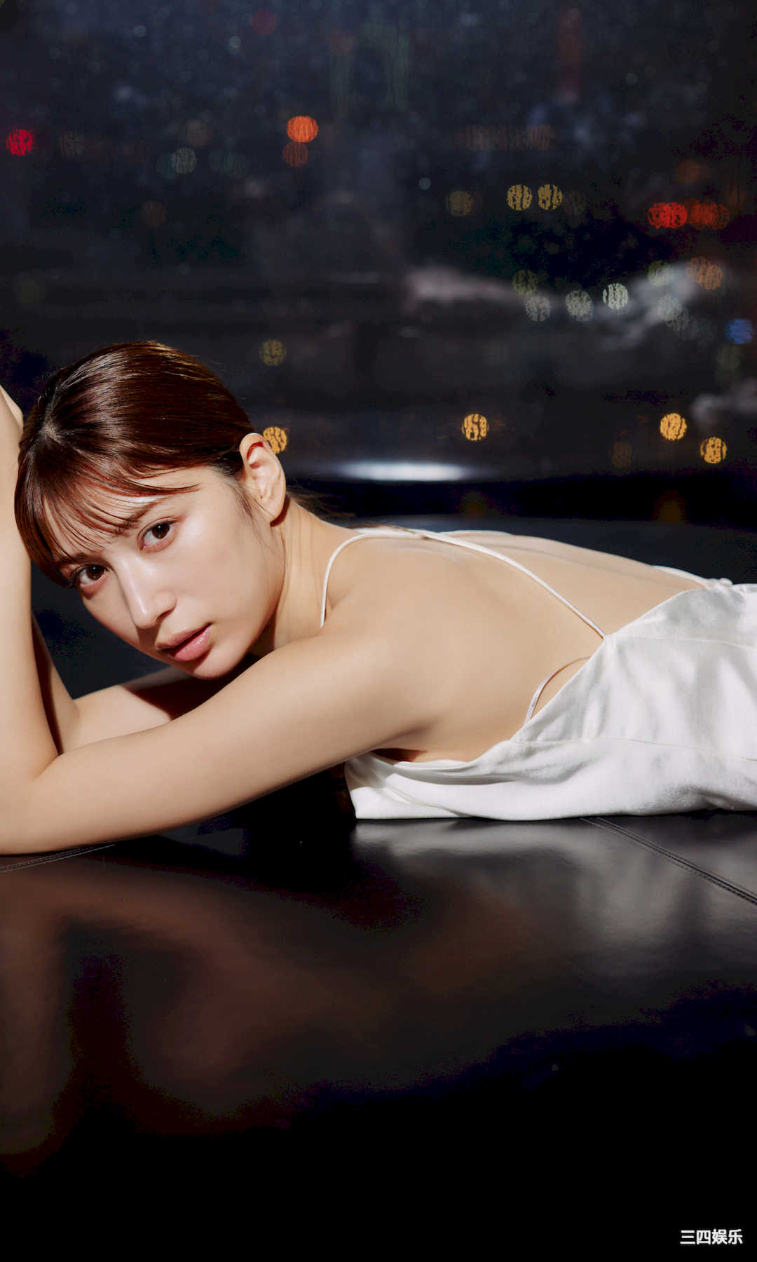 雪平莉左写真集《凜として、純白。》高清全本