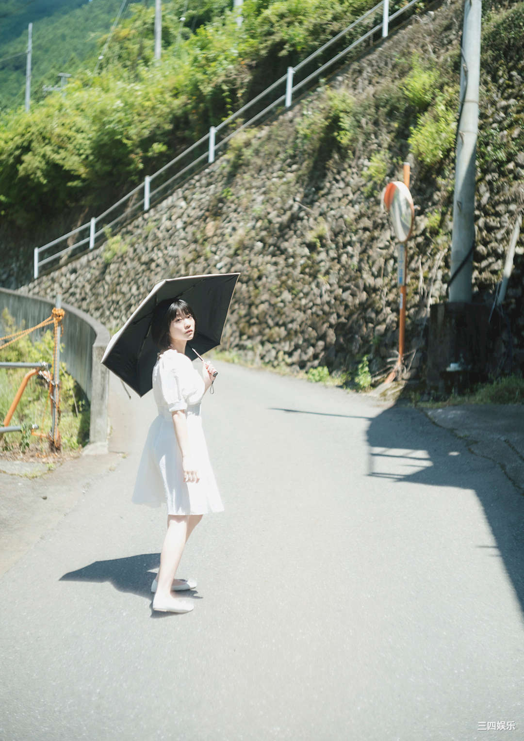 根本凪写真集《夏の終わりと、鐘の音。》高清全本