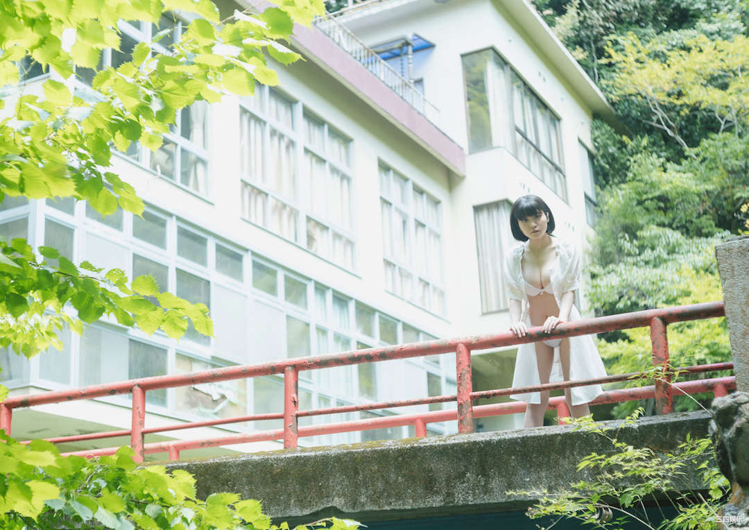 根本凪写真集《夏の終わりと、鐘の音。》高清全本