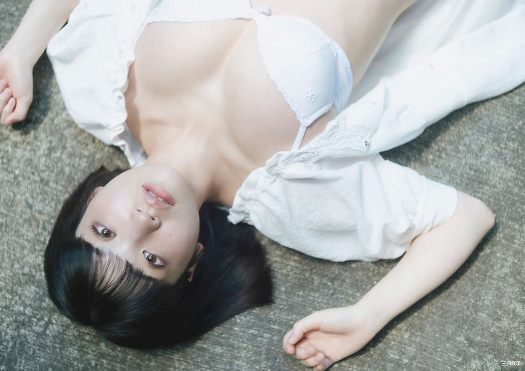 根本凪写真集《夏の終わりと、鐘の音。》高清全本