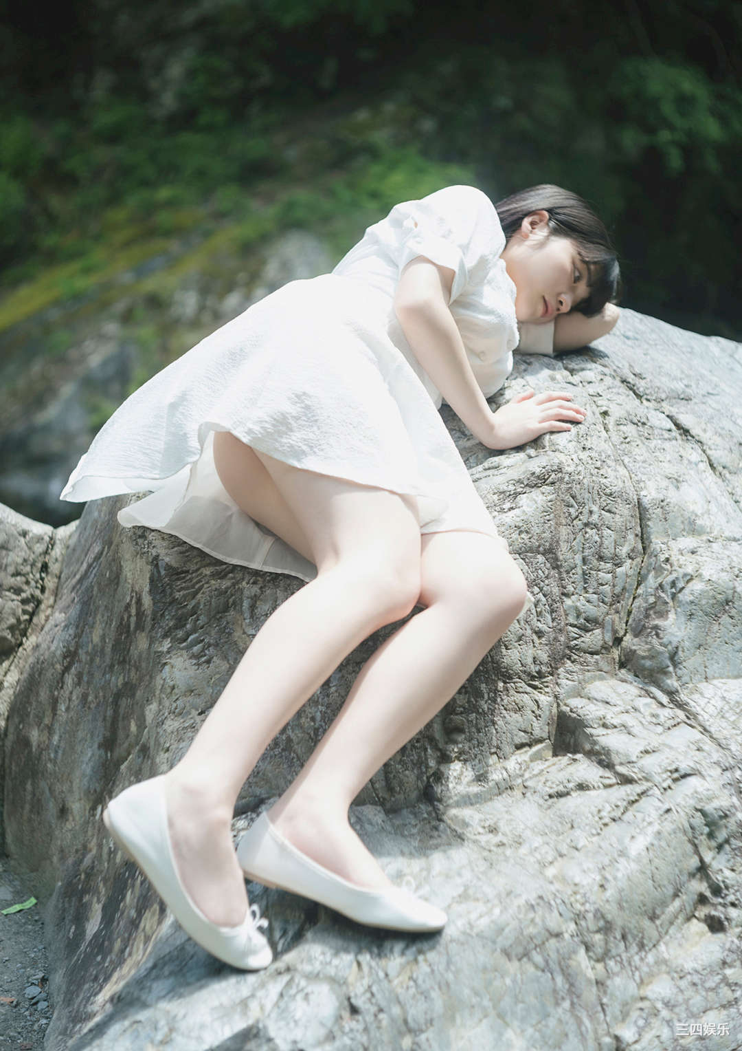 根本凪写真集《夏の終わりと、鐘の音。》高清全本