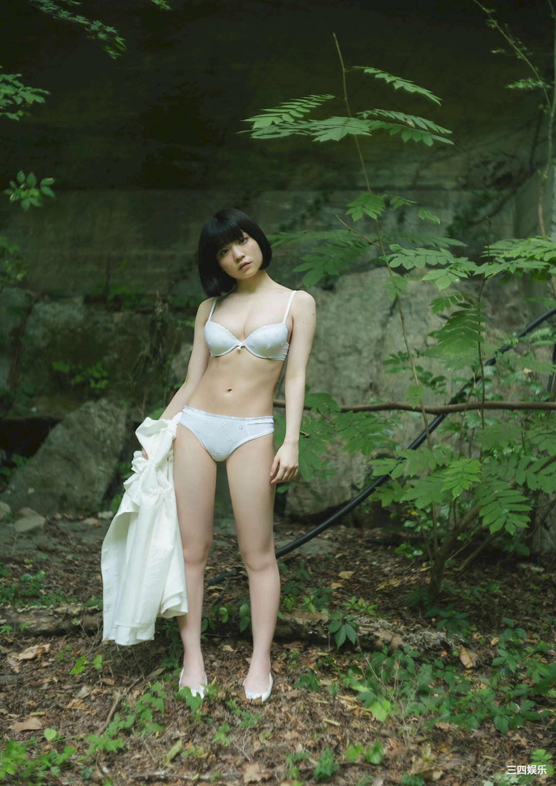 根本凪写真集《夏の終わりと、鐘の音。》高清全本