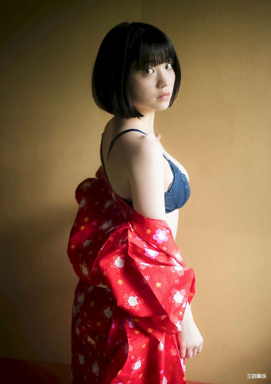 根本凪写真集《夏の終わりと、鐘の音。》高清全本